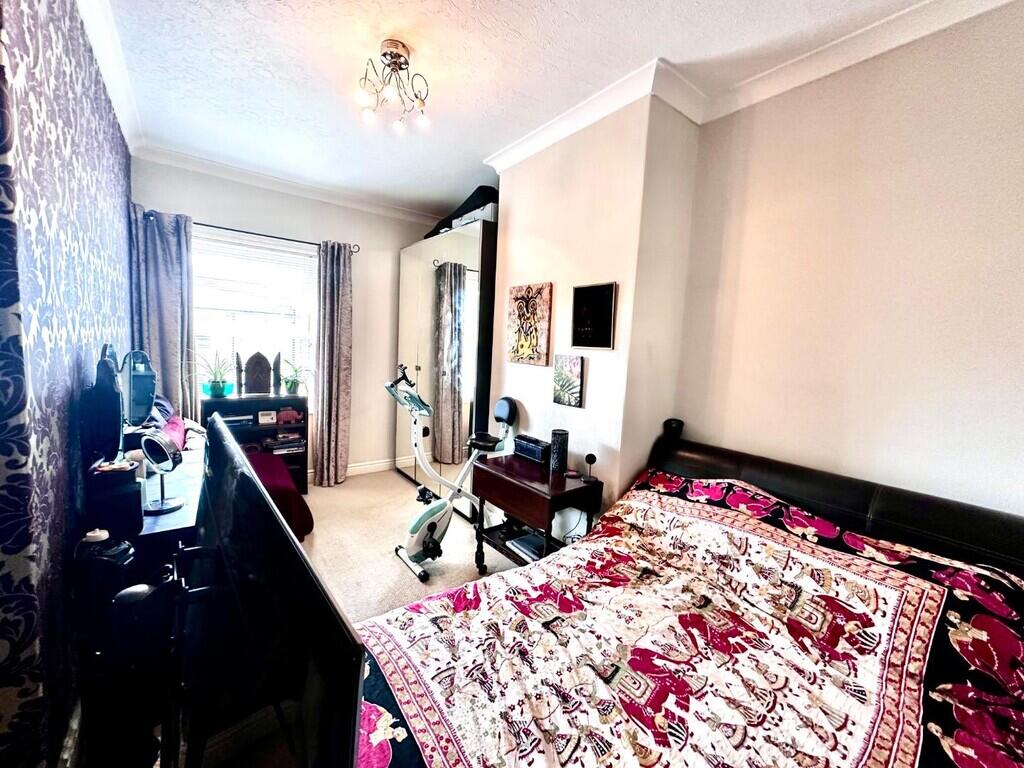 House in Huddersfield - View 5