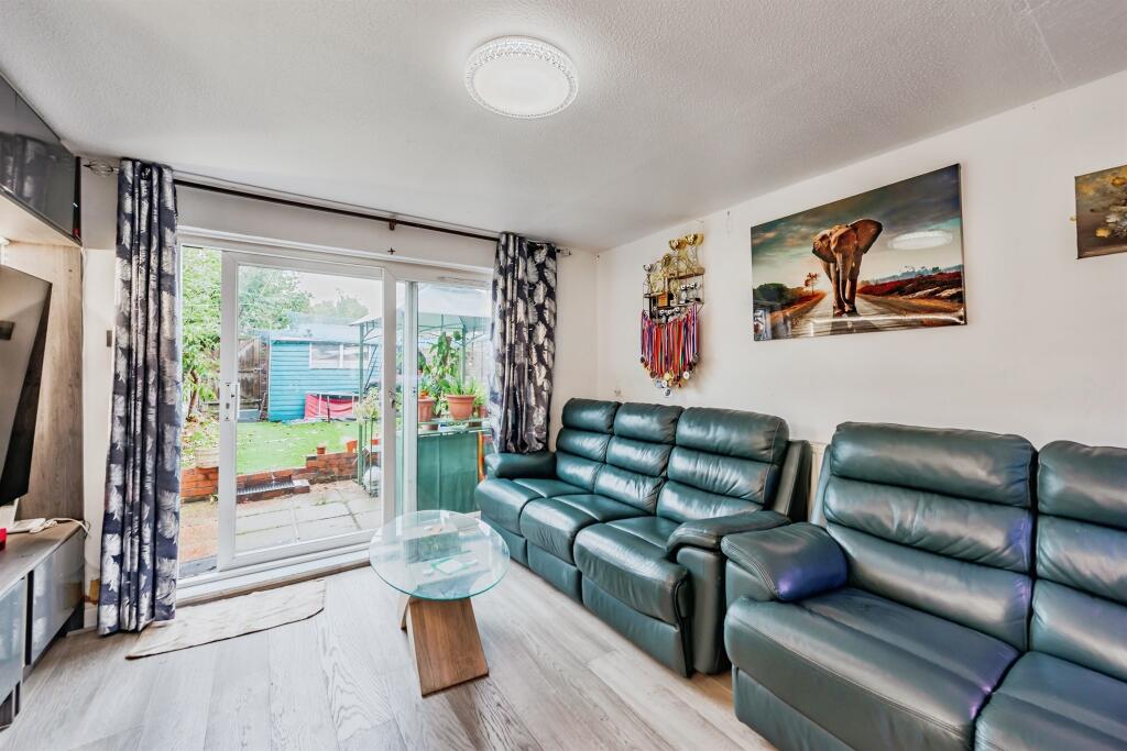 House in Reigate and Banstead, Surrey - View 3