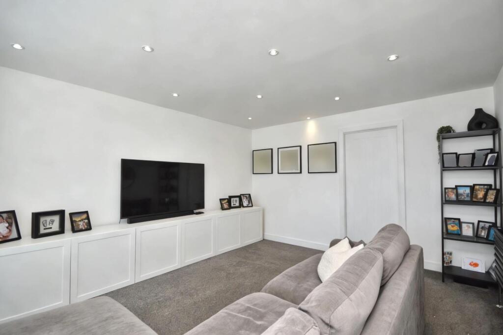 House in Bristol, Hengrove - More