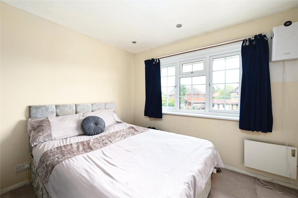 Apartment in Spelthorne, Surrey - View 5