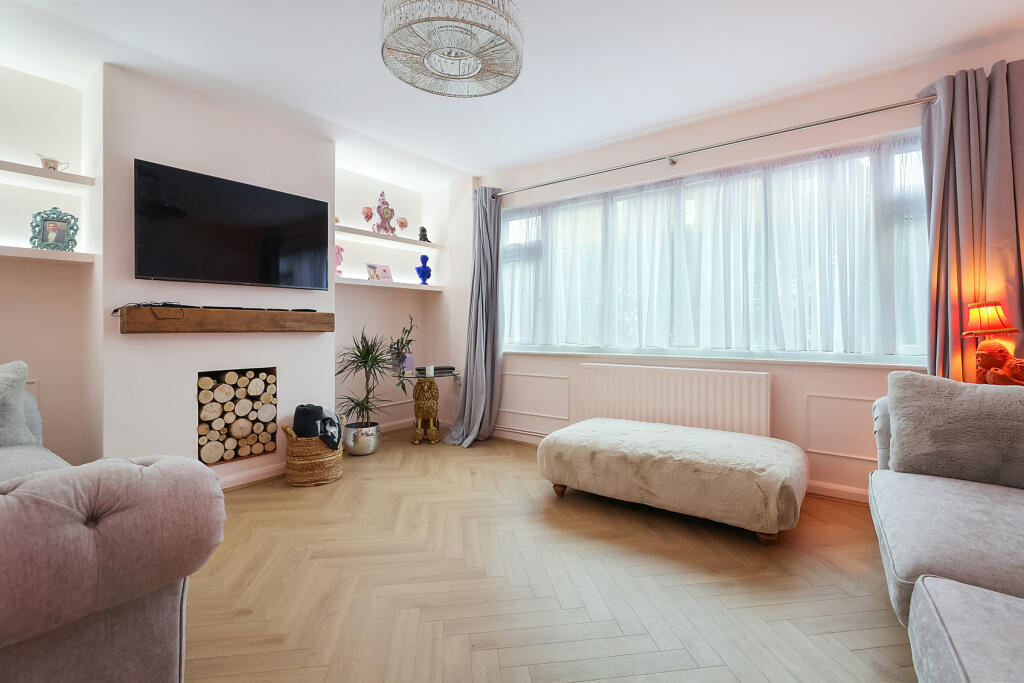 Main image of property: Copthorne Bank, Copthorne, West Sussex, RH10