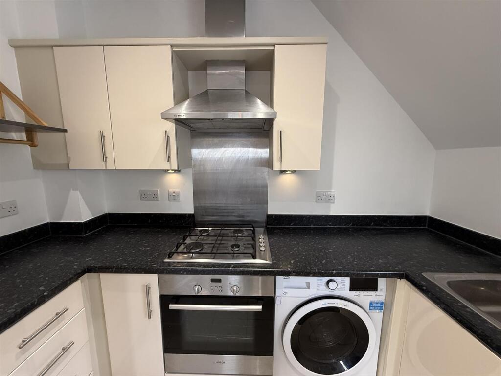 Apartment in Twickenham - View 3