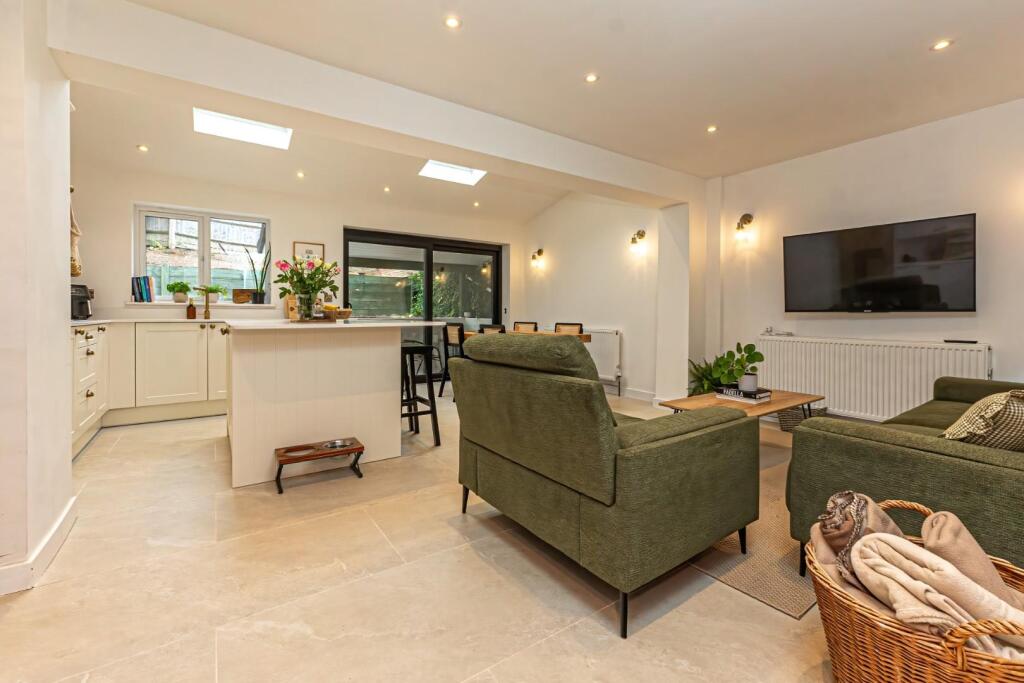 House in Luton - More
