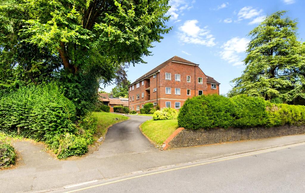 Main image of property: East Street, Farnham, Surrey, GU9