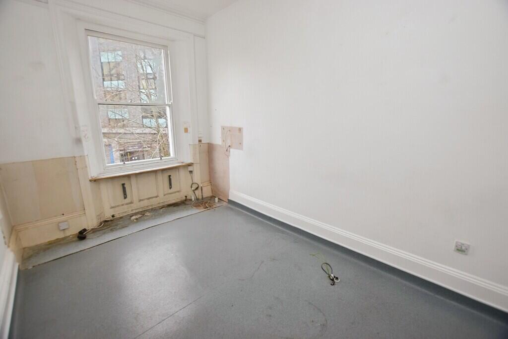 10 New North Road photo 4