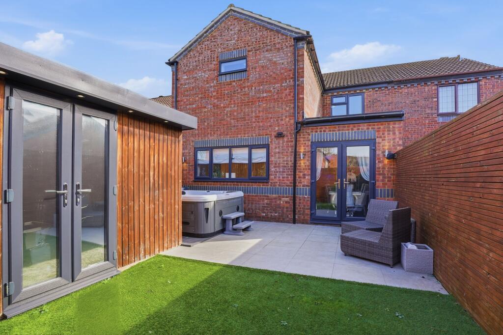 House in Milton Keynes, Abbey Hill - View 4