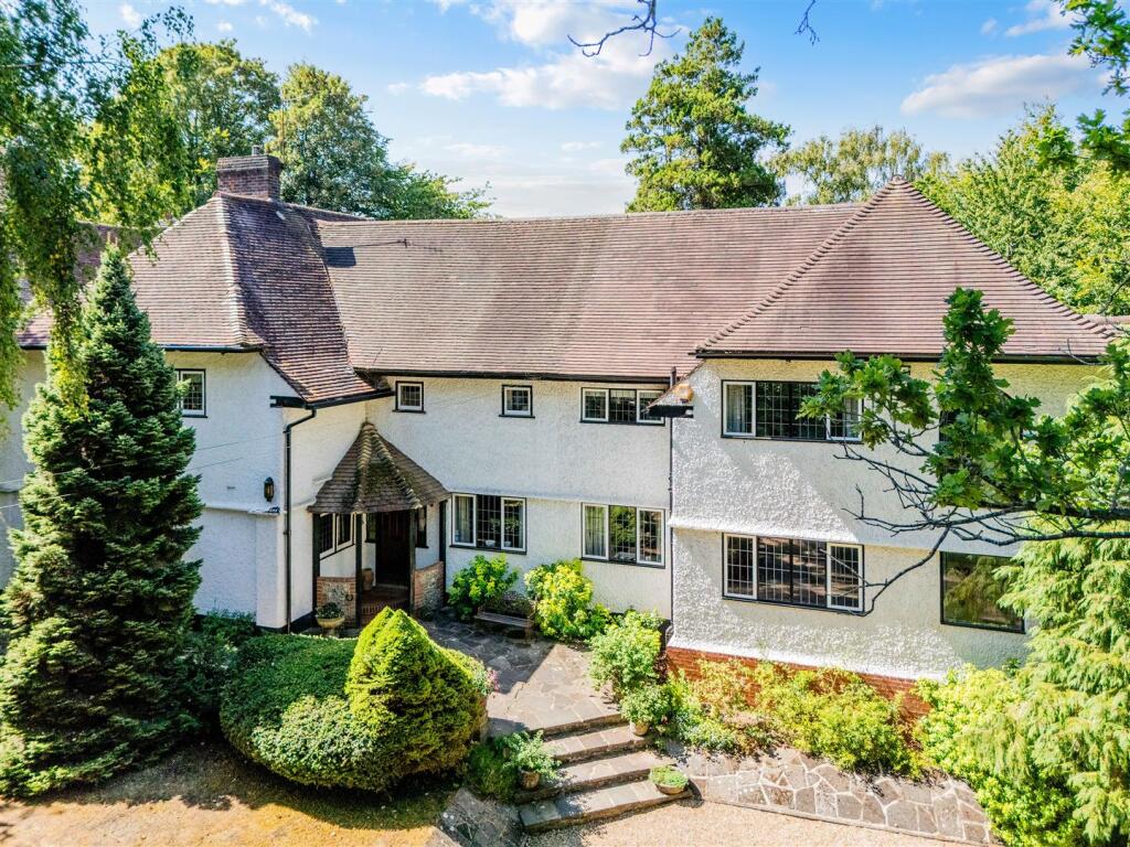 Main image of property: How Lane, Chipstead