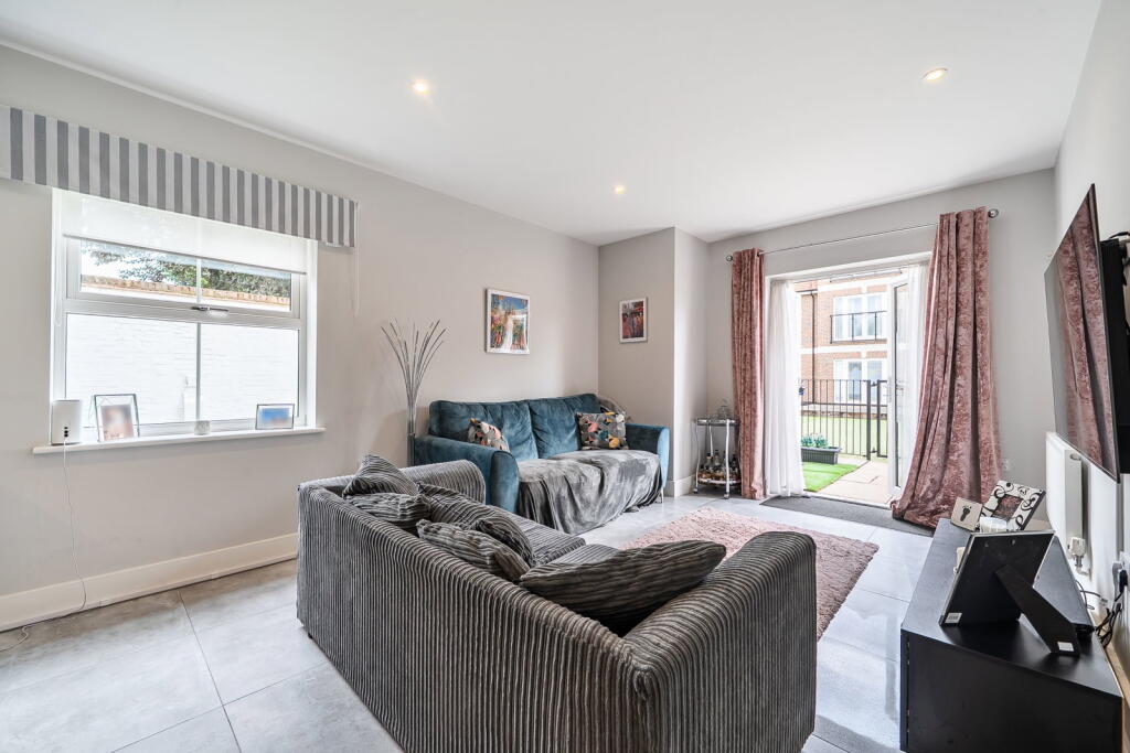 Apartment in Watford - View 4