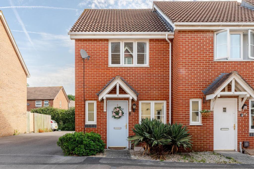 Main image of property: Beautifully presented two bedroom home in the North End of Yatton