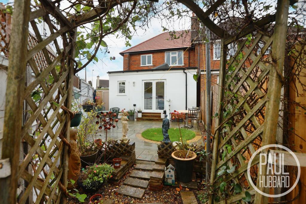 Normanston Drive, Oulton Broad, NR32 photo 2