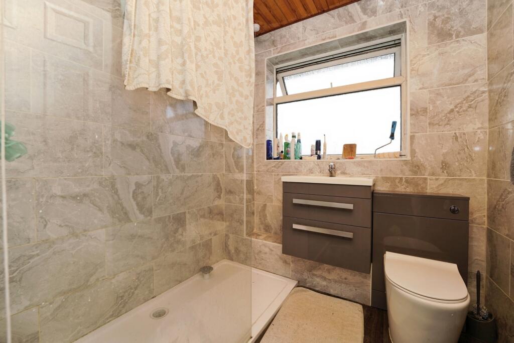 House in Cheltenham, Hatherley, Up Hatherley - View 5
