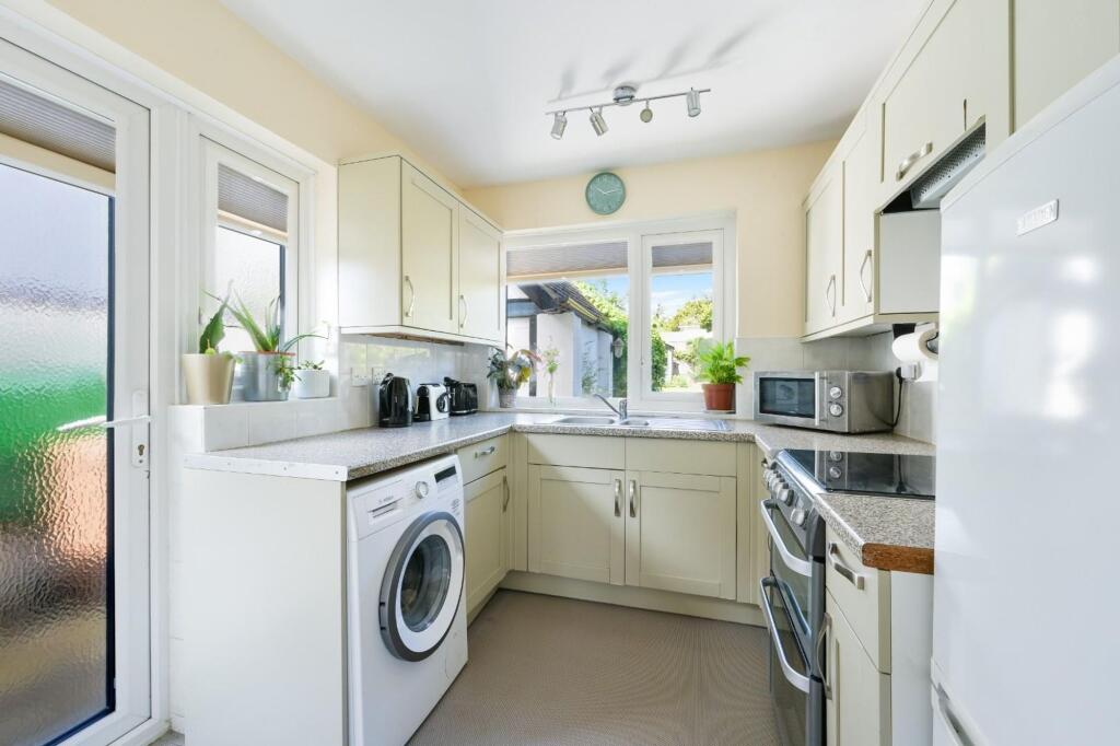 House in Epsom, Stoneleigh - View 5