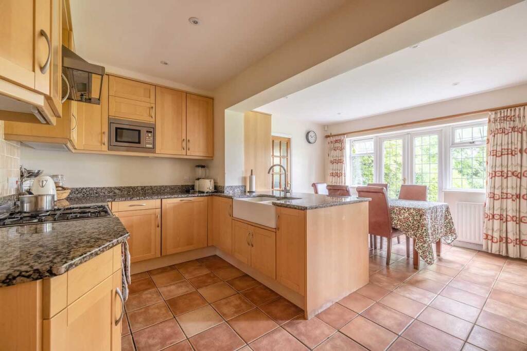 Ellis Avenue, Chalfont St Peter, SL9 photo 2