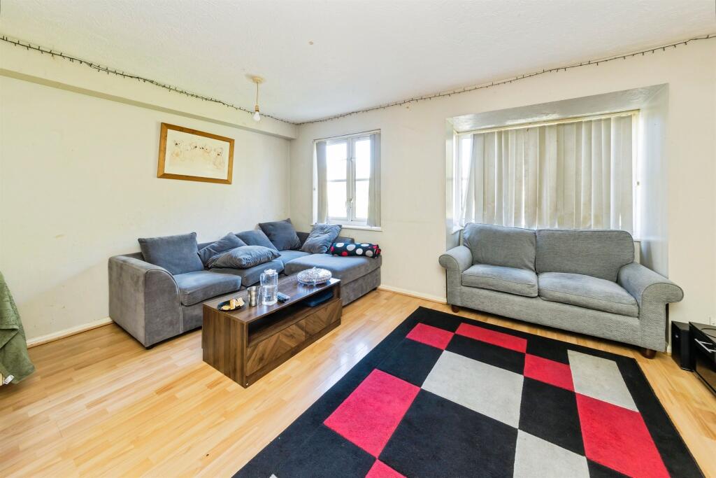 Apartment in Crawley, Maidenbower, Worth - View 4
