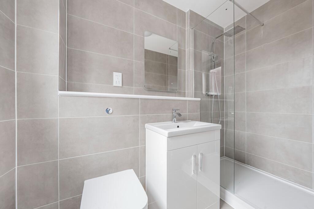 Hanworth Road, Hounslow, TW3 photo 4