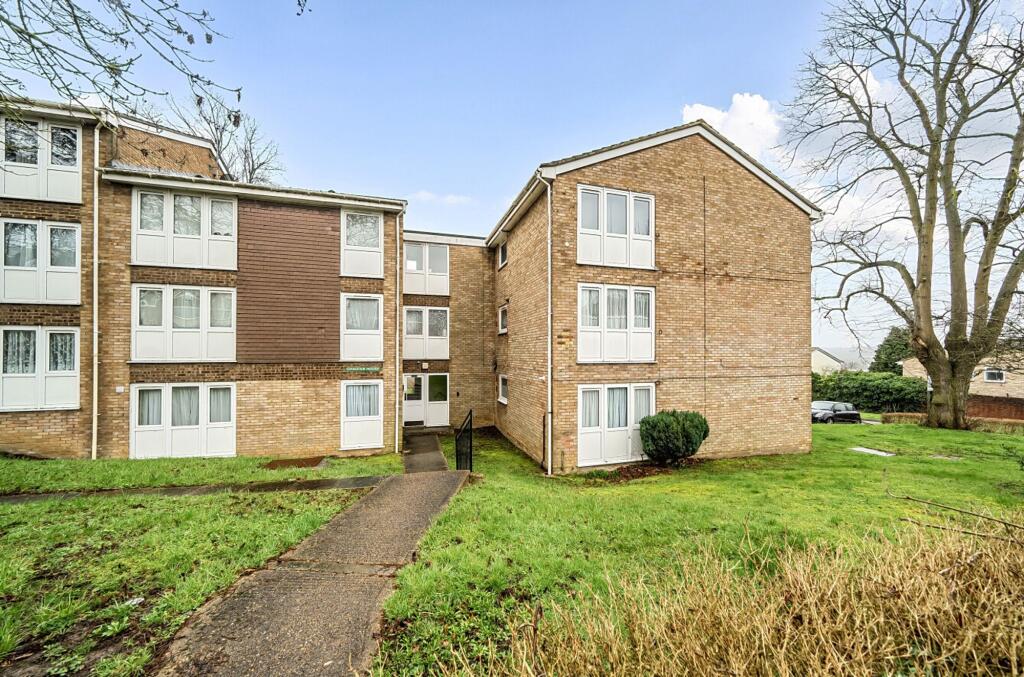 2-bed flat on Bells Hill, Barnet, EN5, £300,000