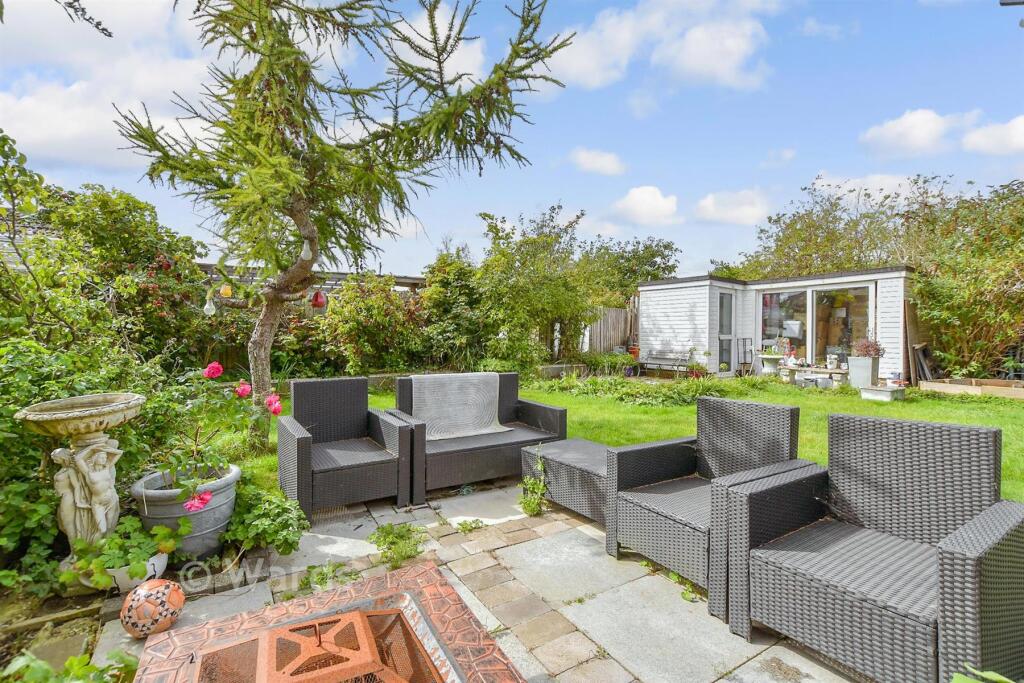 4-bed detached on Dunstall Close, St Marys Bay, Romney Marsh, Kent, £425,000
