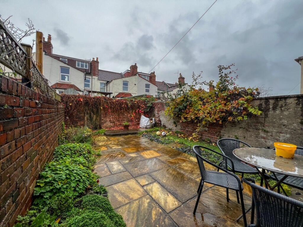 5 bedroom terraced house for rent