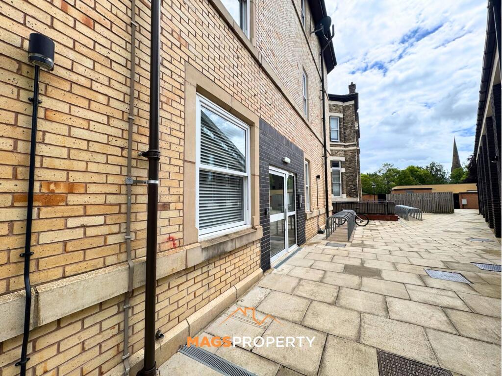 Apartment in Liverpool - More