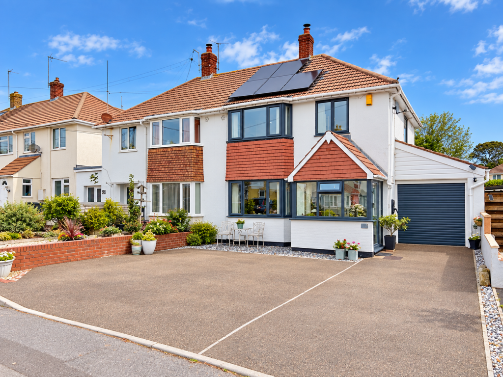 Stunning and spacious family home - Cassino Road, Watchet photo 3
