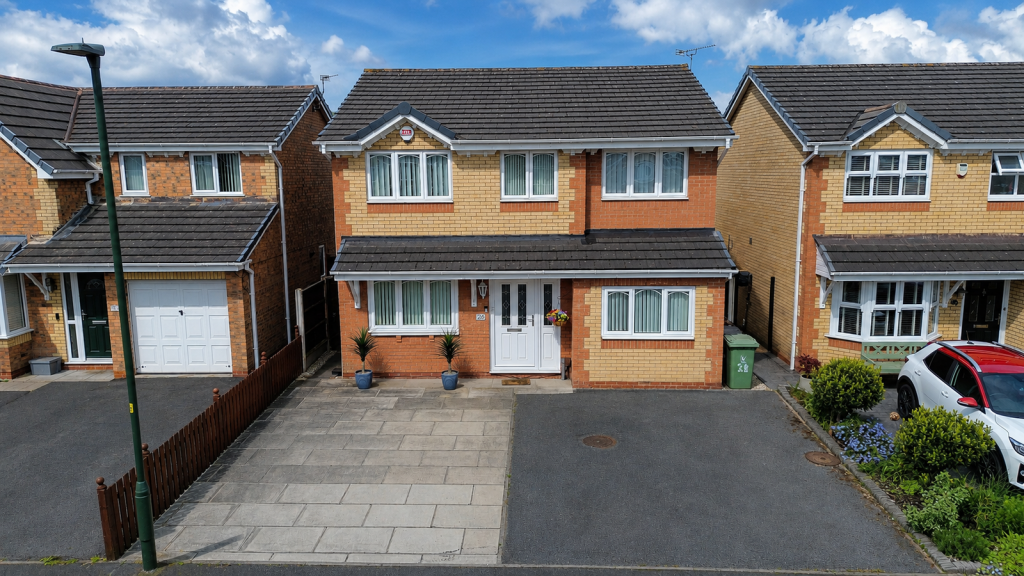 Main image of property: Lapwing Close, Lowton, Warrington, WA3 2GU