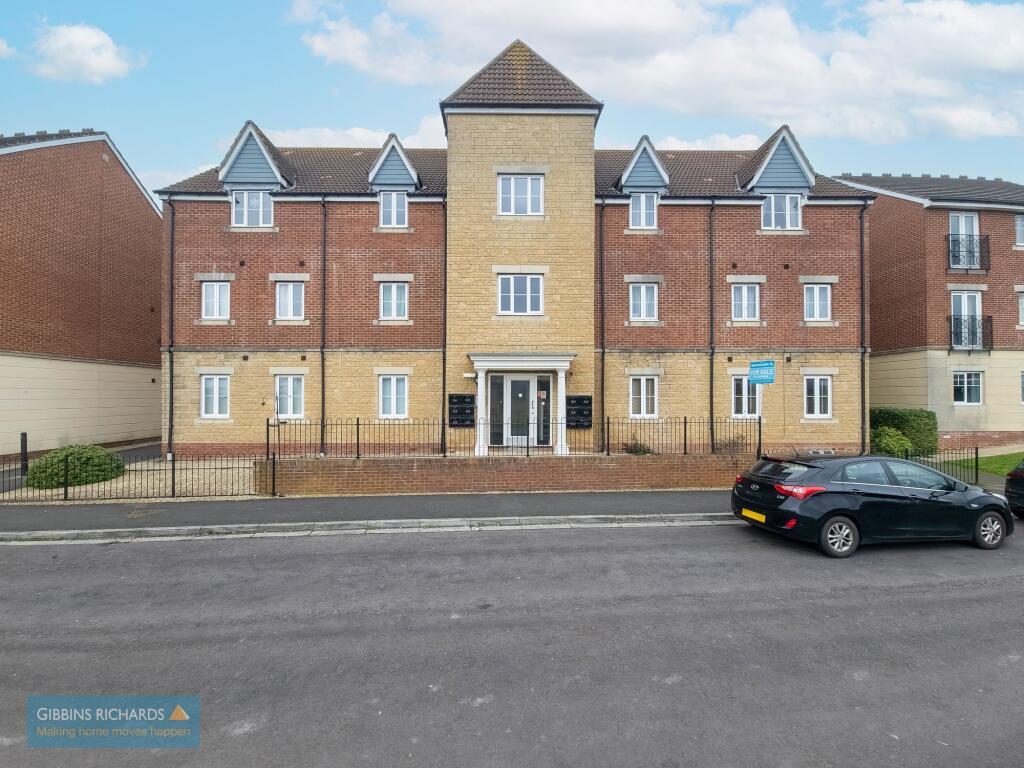 2-bed flat on Riverside Close, Bridgwater, TA6, £125,000