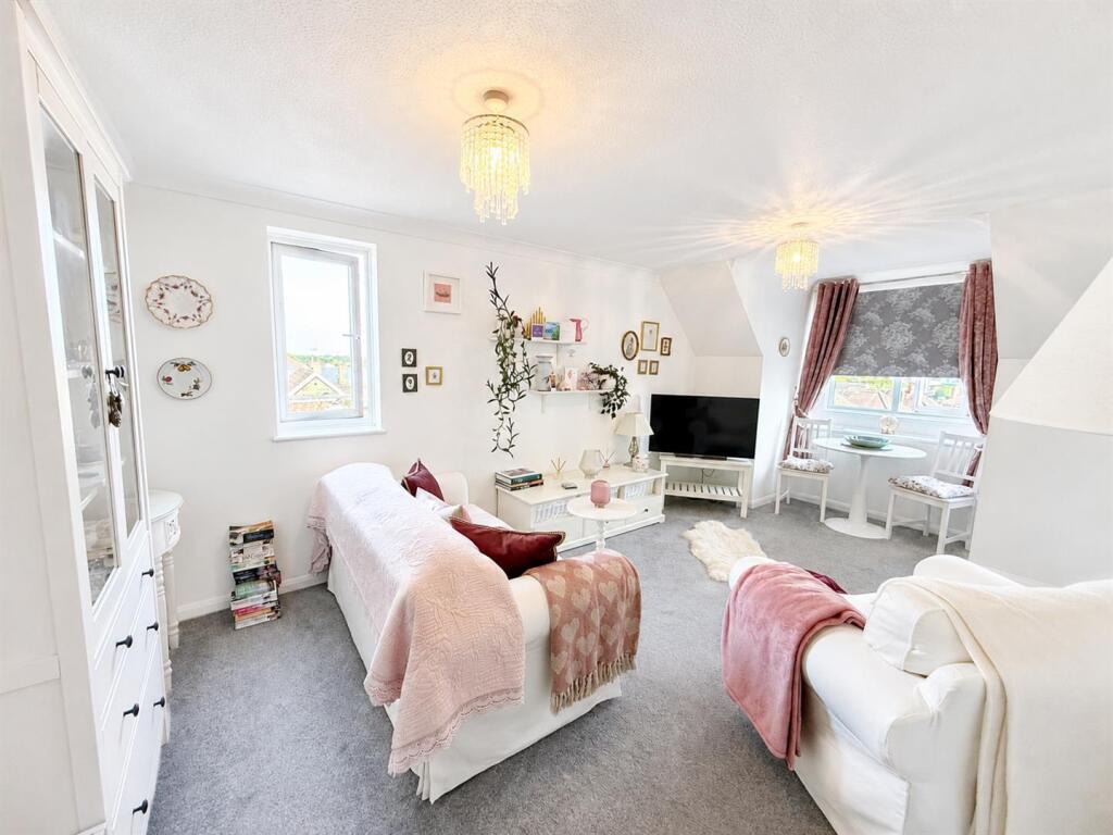 Apartment in Chelmsford - View 3