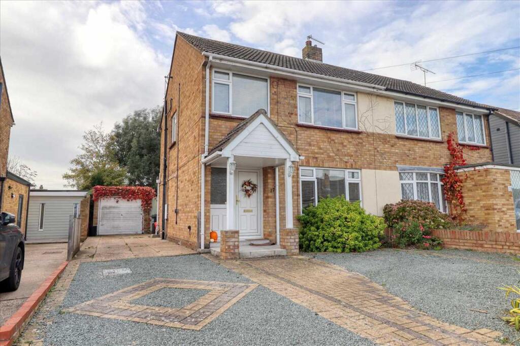 3-bed semi-detached on Clapgate Drive, Little Clacton, £290,000