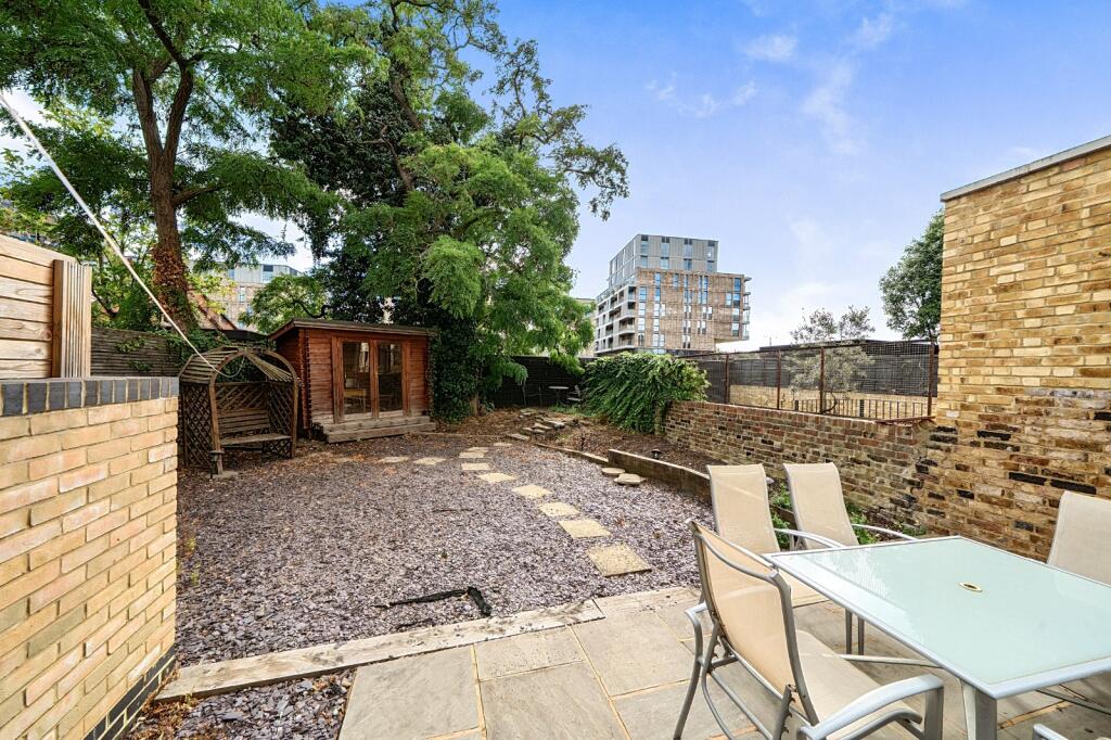 House in London, Brondesbury Park, Queen's Park - View 3