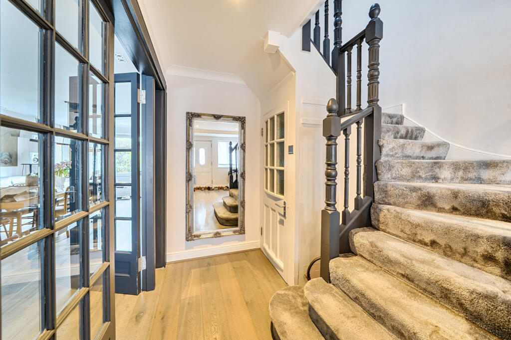 House in London, Brent Cross - View 2
