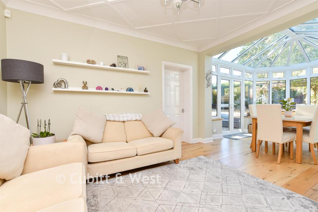 House in Sutton - View 3