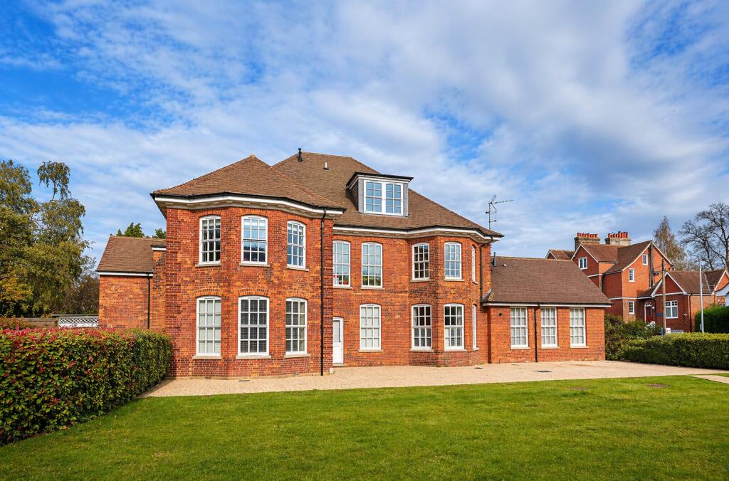 Newsom Place, St Albans, Hertfordshire, AL1