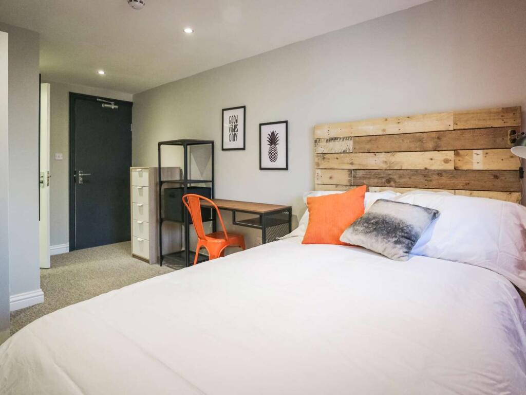 Main image of property: Warwick Road