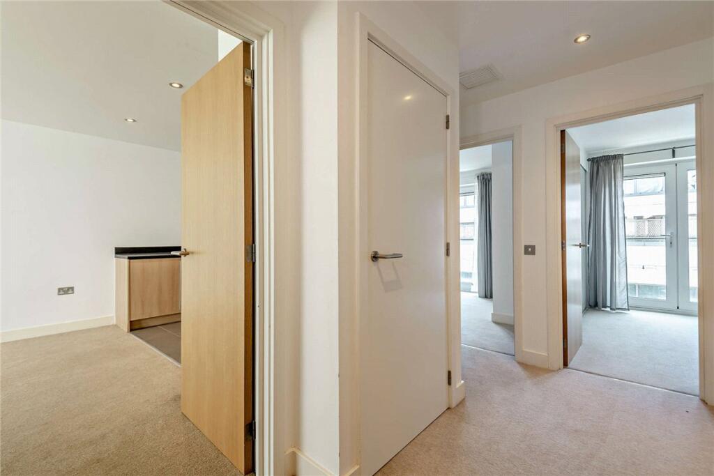 Apartment in Newbury, West Berkshire - More