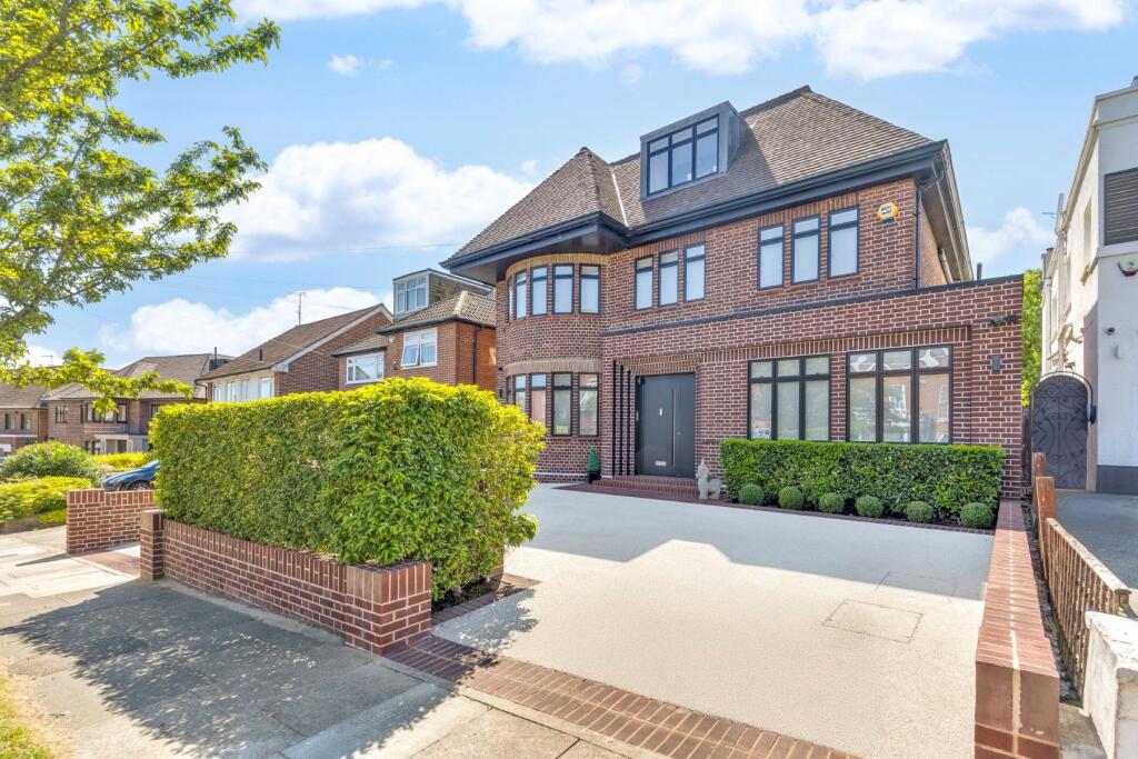 Main image of property: Fairholme Gardens, London, N3
