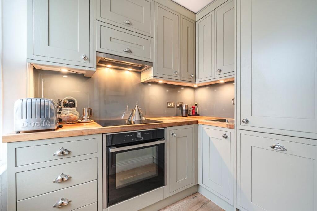 Apartment in London, Kensington - View 3