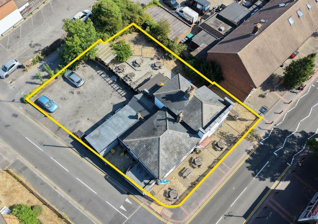 Crown, Knaphill - Yellow Boundary.jpg