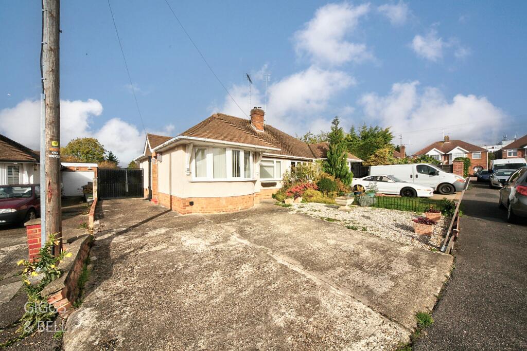 2-bed semi-detached on Hathaway Close, Luton, Bedfordshire, LU4, £300,000