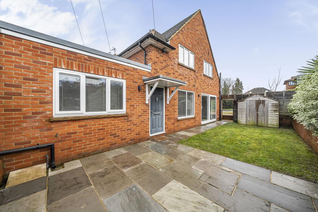 House in Kingston upon Thames - More