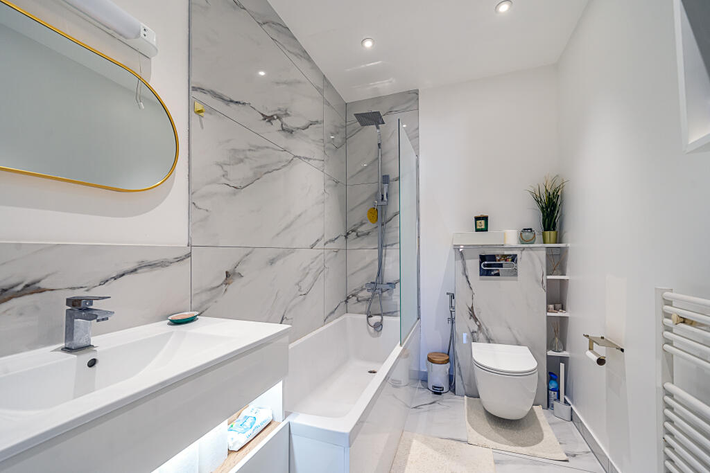 Apartment in London - View 3