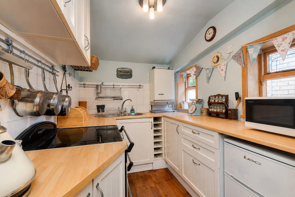 House in Huntingdonshire, Hemingford Grey - More