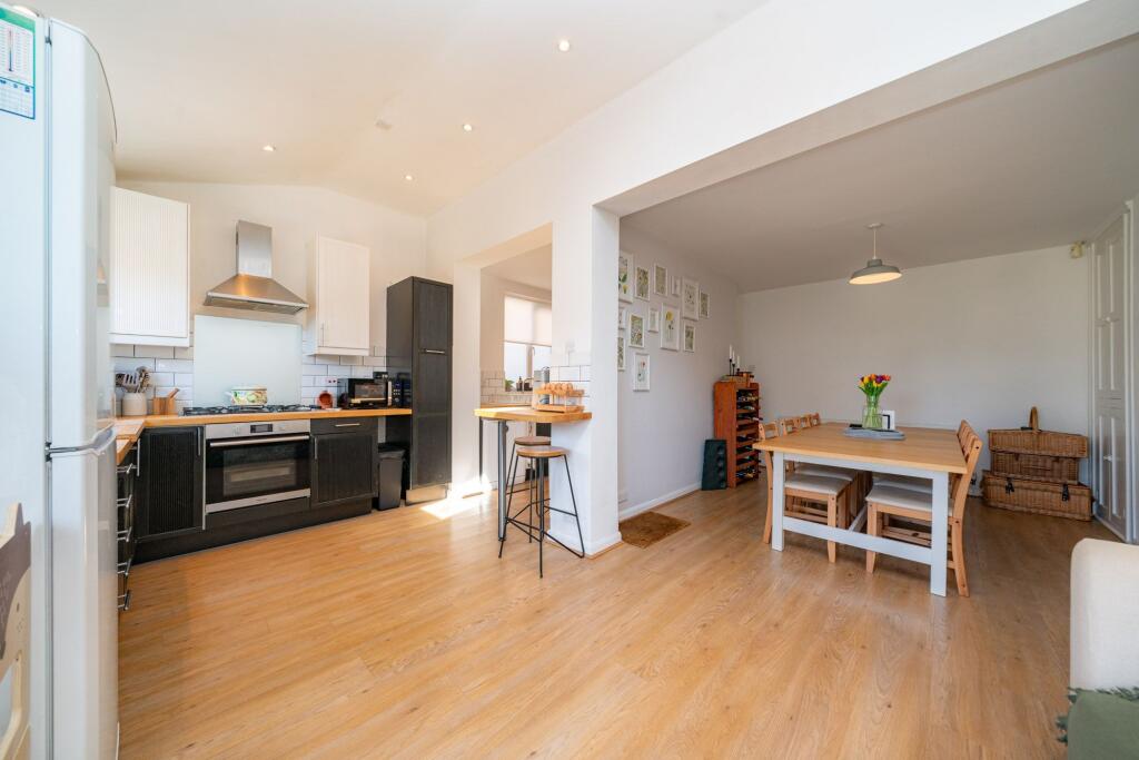 Front Street, Slip End, LU1 photo 2