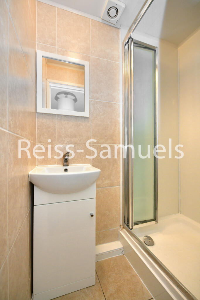 4 bedroom maisonette for rent