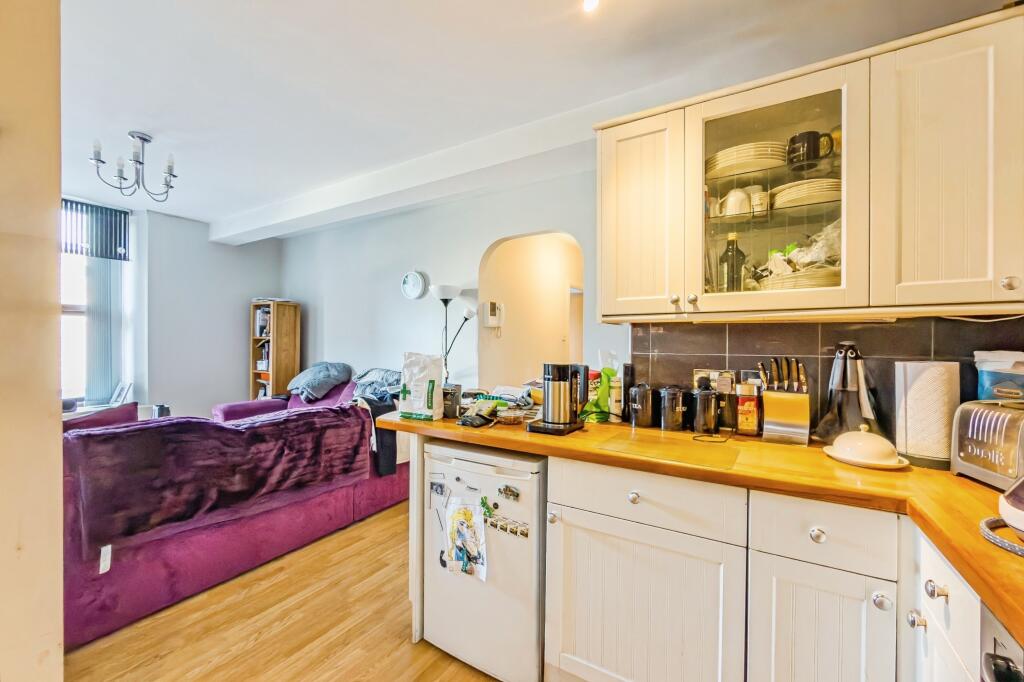 Apartment in Leeds, Morley - More