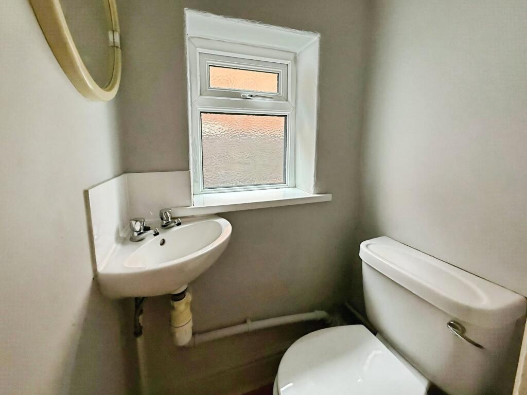 6 bedroom semi-detached house for rent