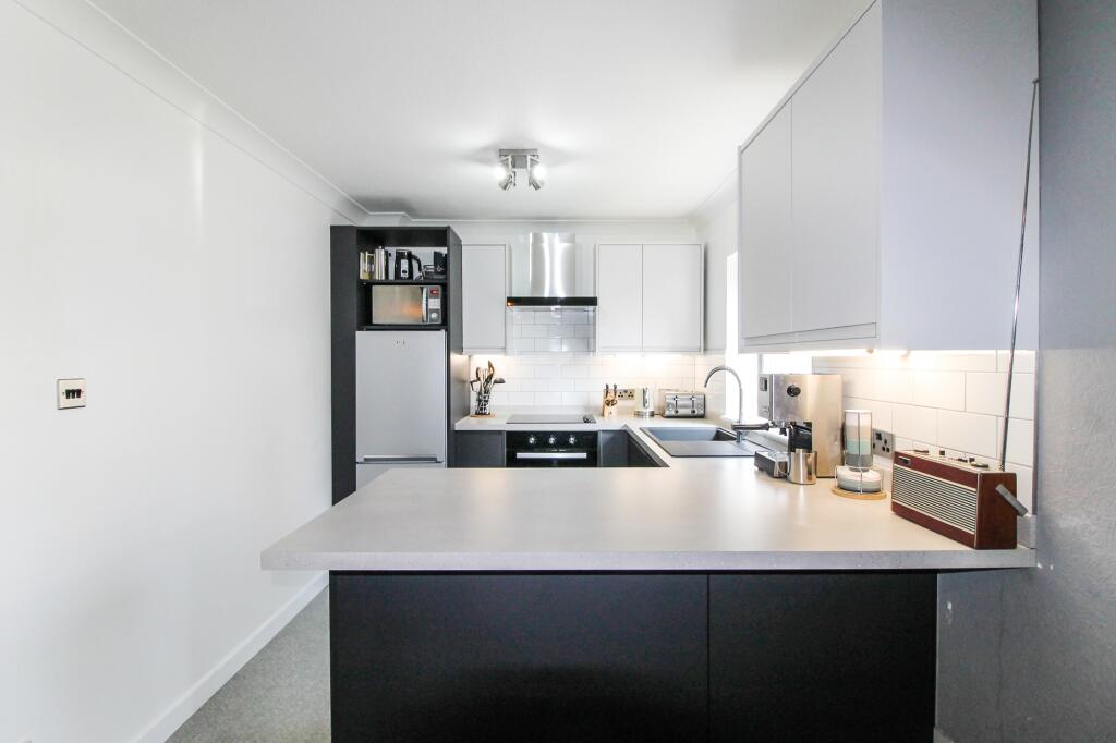 Apartment in Guildford - View 5