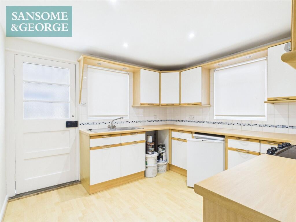 Victoria Road, Mortimer Common, RG7 photo 2