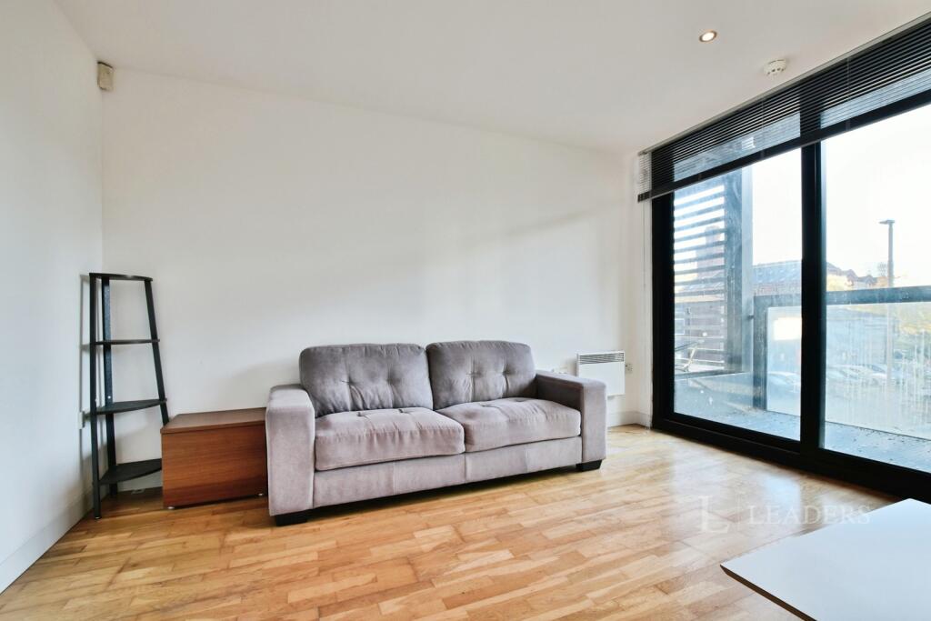 Apartment in Manchester, Hulme - View 3