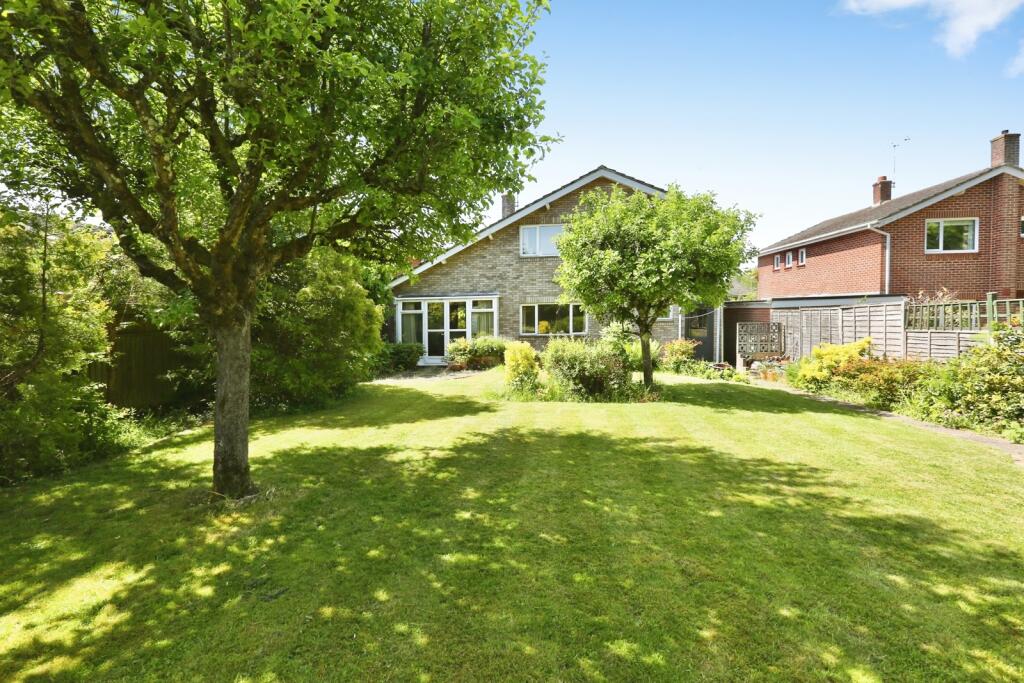 House in Eastleigh, Chandler's Ford - View 2