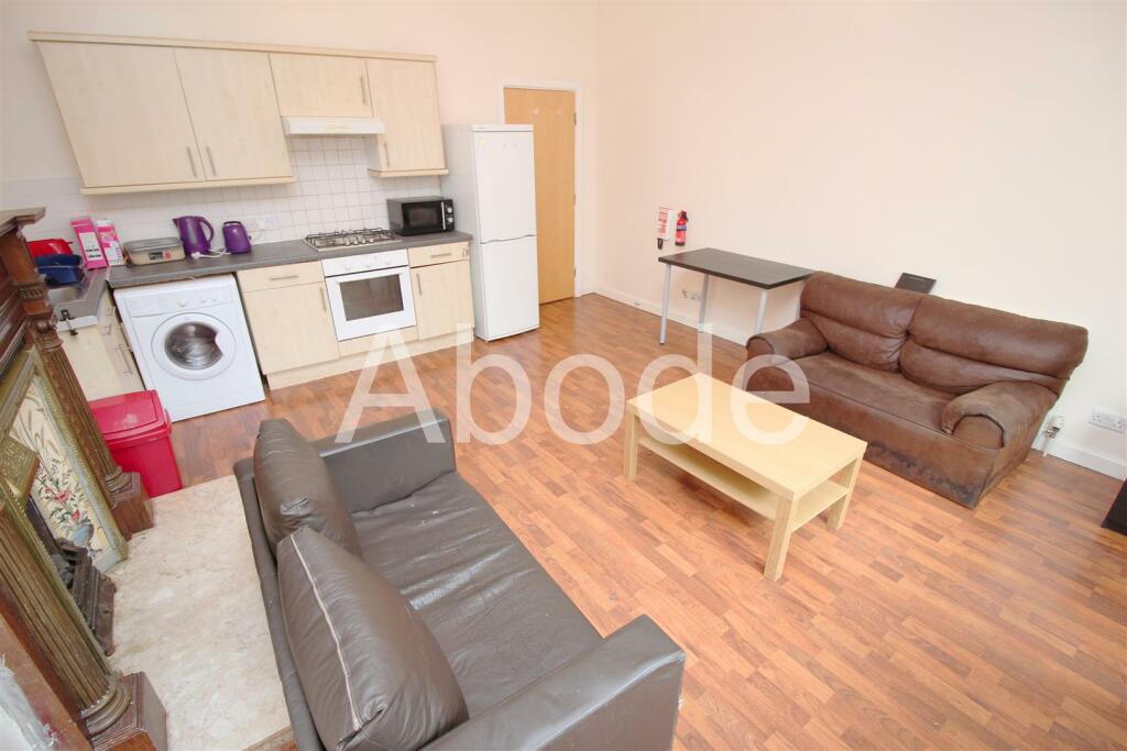 Regent Park Terrace, Hyde Park, Leeds – další